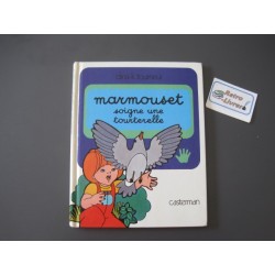 Marmouset soigne une tourterelle